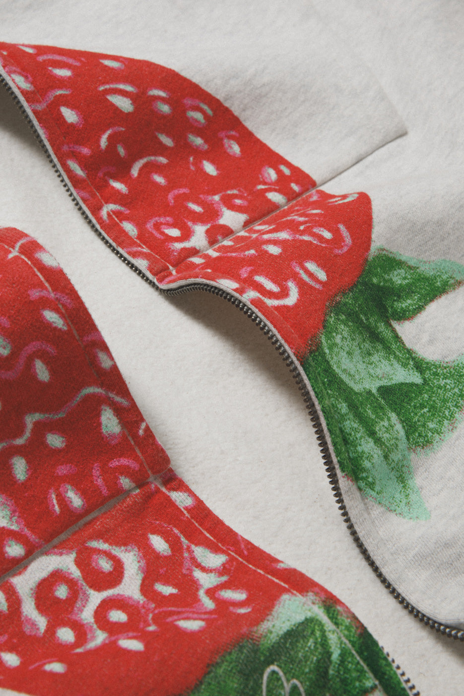 STRAWBERRY ZIP RECTANGLE HOODIE